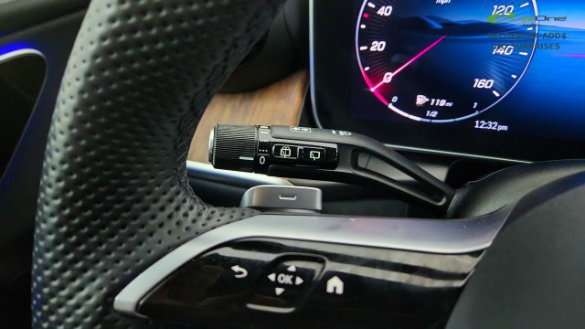 Used 2025 Mercedes-Benz GLC 300 4MATIC image 63