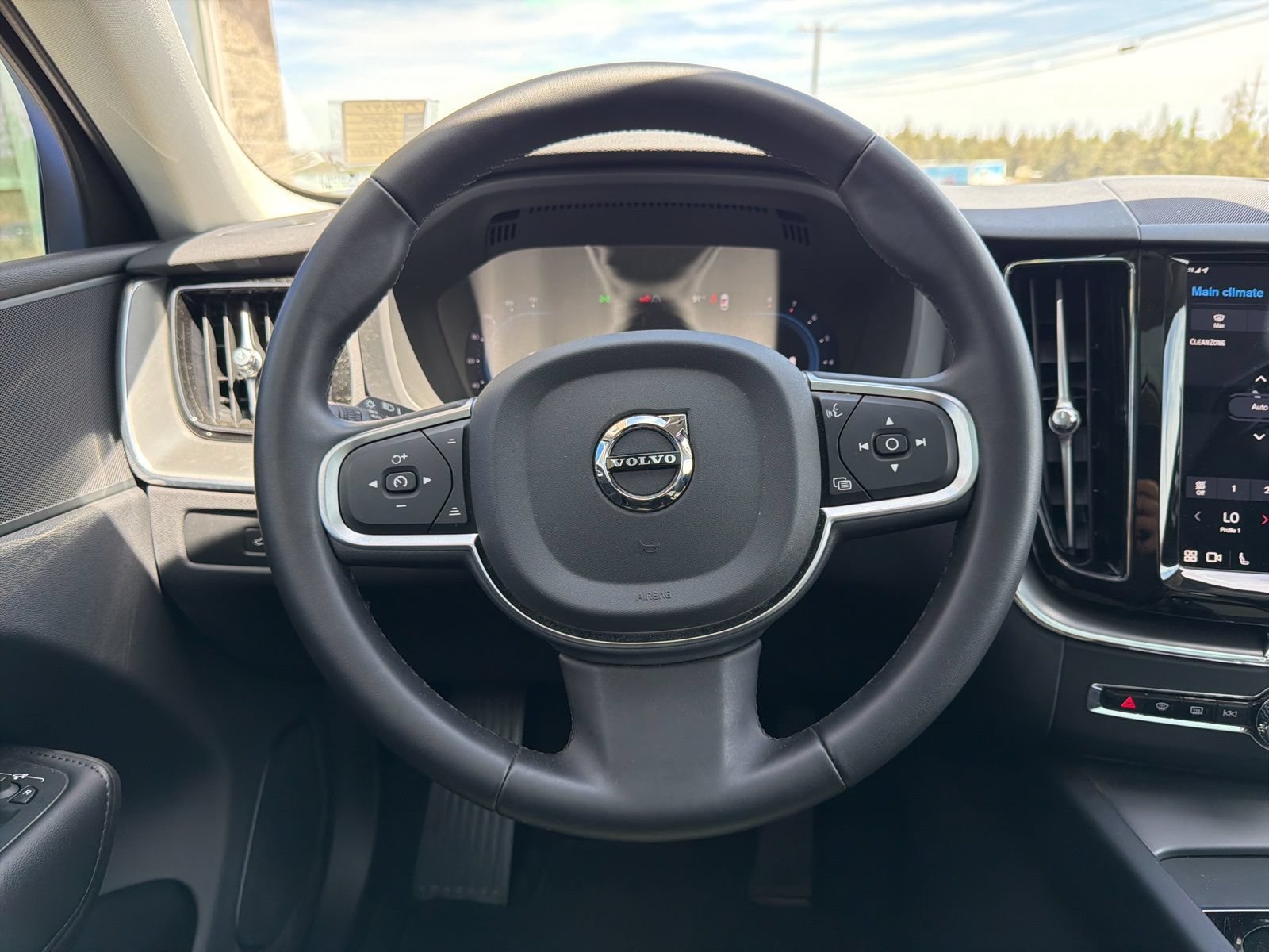 Used 2025 Volvo XC60 B5 Core AWD/4WD image 11