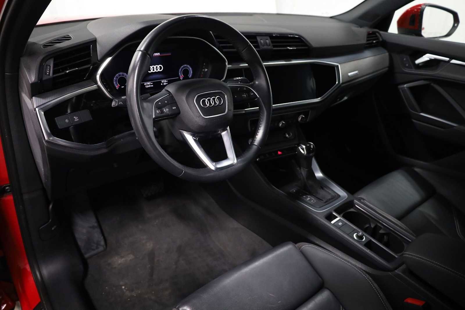 Used 2020 Audi Q3 2.0T Premium Plus w/ Premium Plus Package image 4