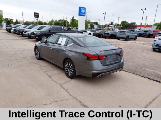 Used 2024 Nissan Altima 2.5 SV w/ SV Premium Package FWD image 7