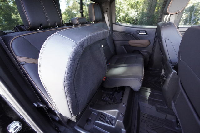 Used 2026 GMC Canyon AT4 w/ Technology Plus Package AWD/4WD image 30