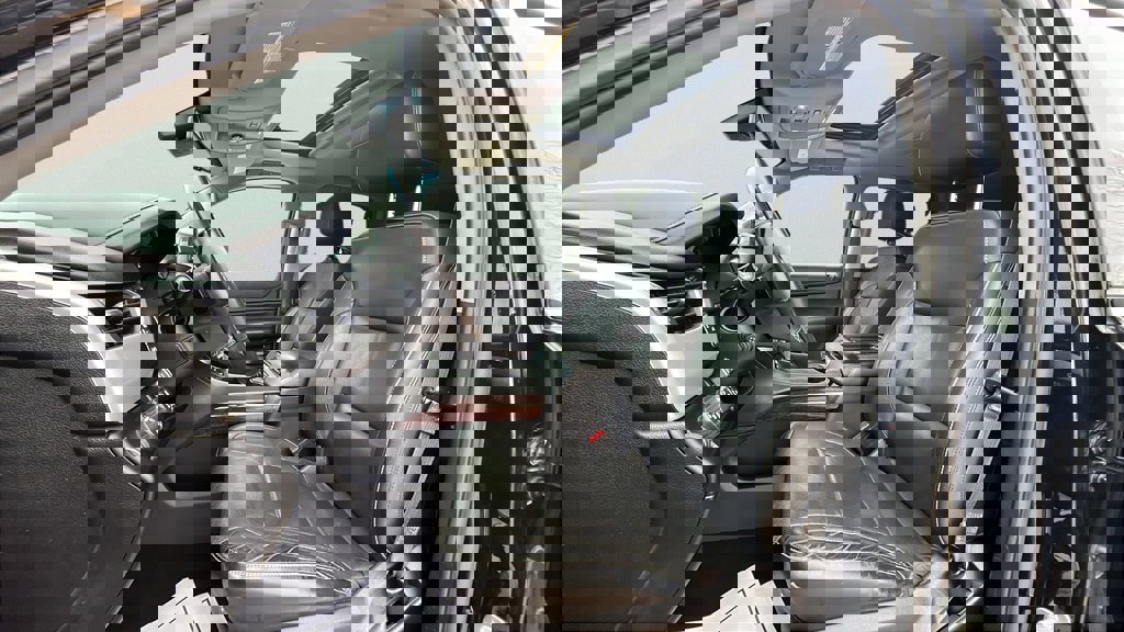 Used 2018 GMC Yukon SLT w/ Open Road Package image 16