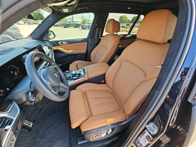 Used 2025 BMW X7 xDrive40i w/ M Sport Package AWD/4WD image 16