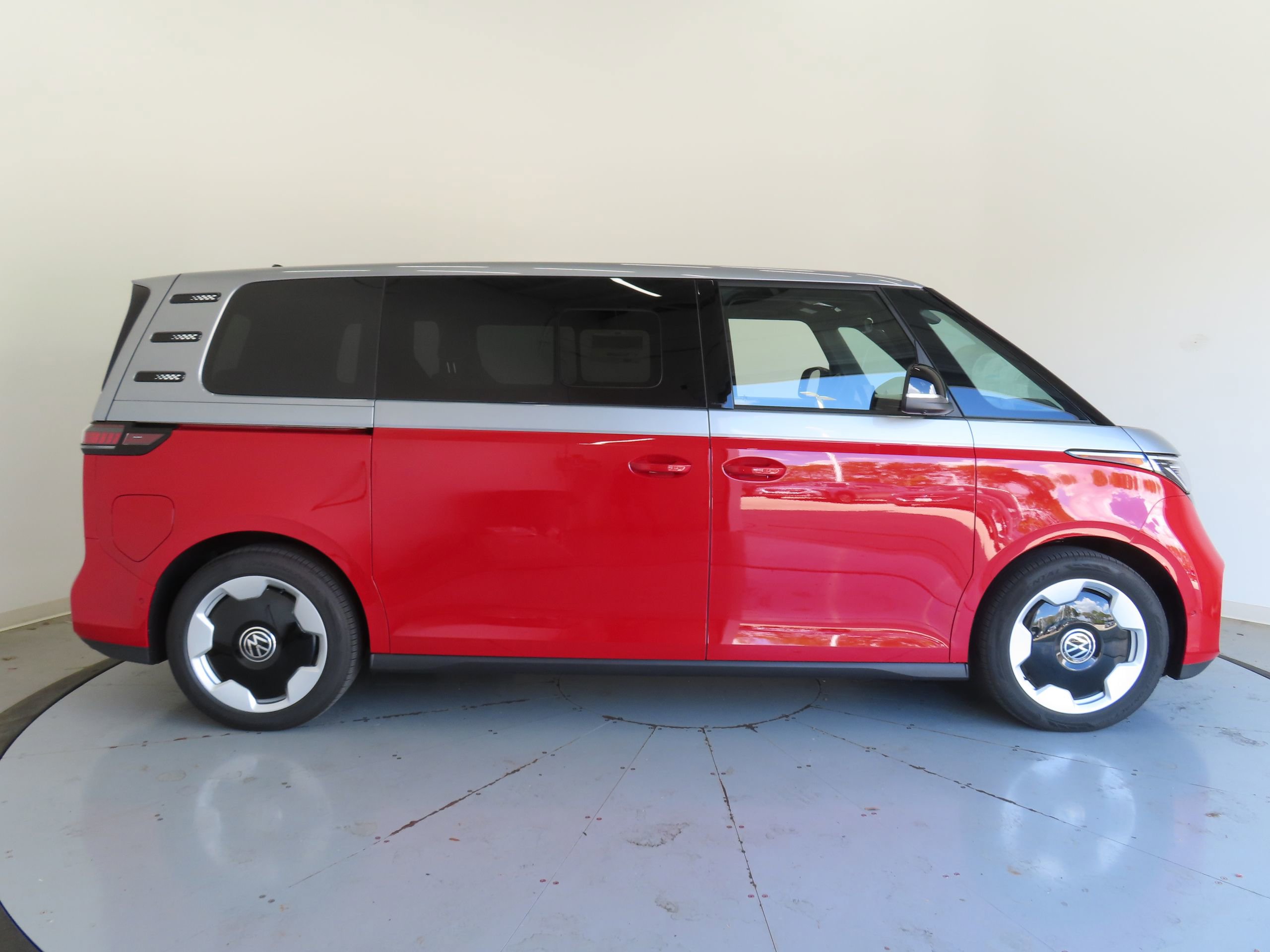 New 2025 Volkswagen ID. Buzz Pro S Plus image 2