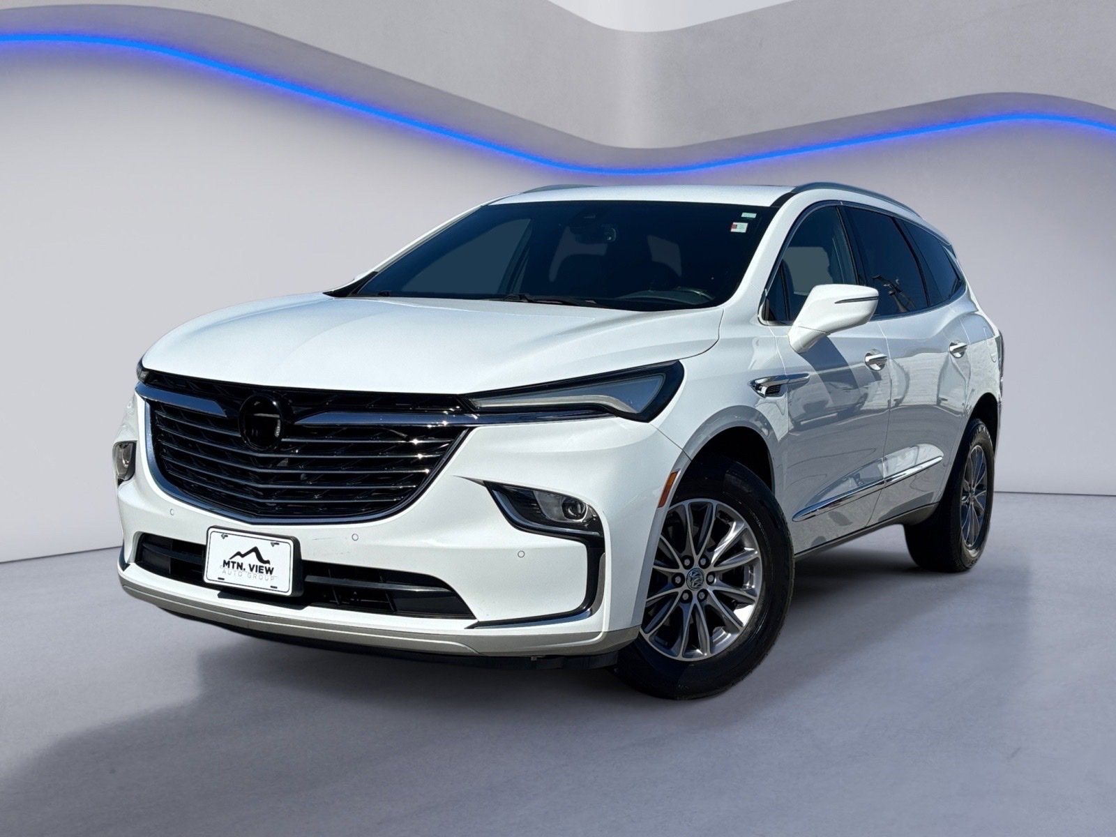 Used 2023 Buick Enclave Essence image 2