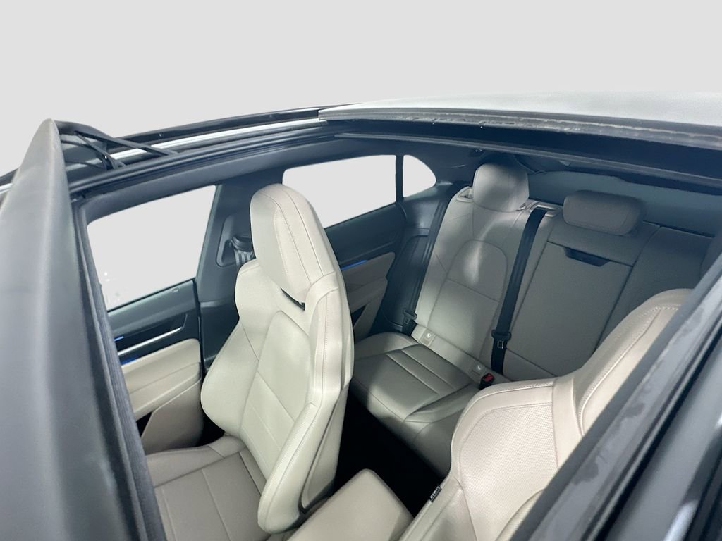 Certified 2025 Porsche Macan Electric image 14