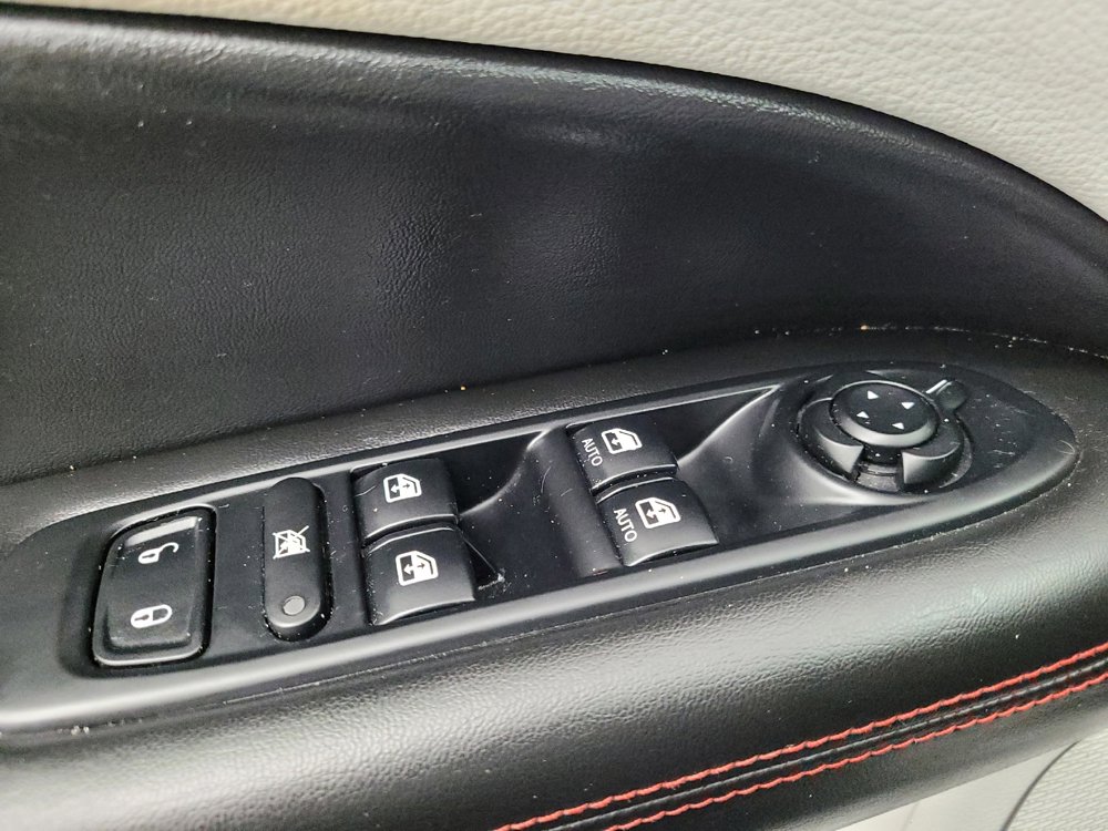 Used 2018 Jeep Compass Limited w/ Navigation Group FWD image 27