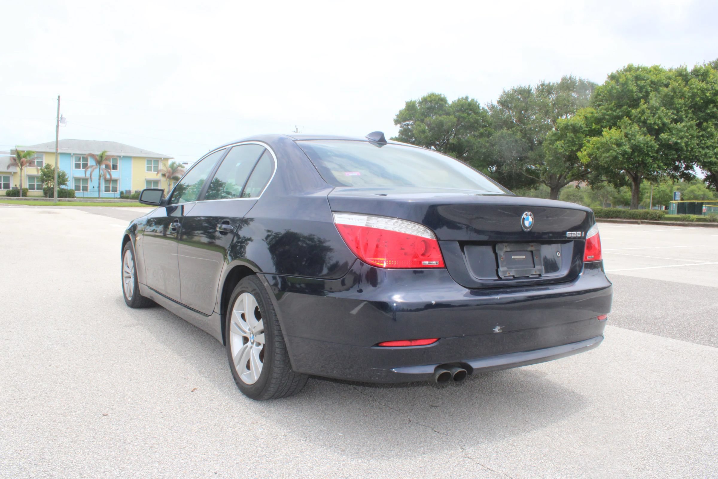 Used 2010 BMW 528i xDrive Sedan AWD/4WD image 7