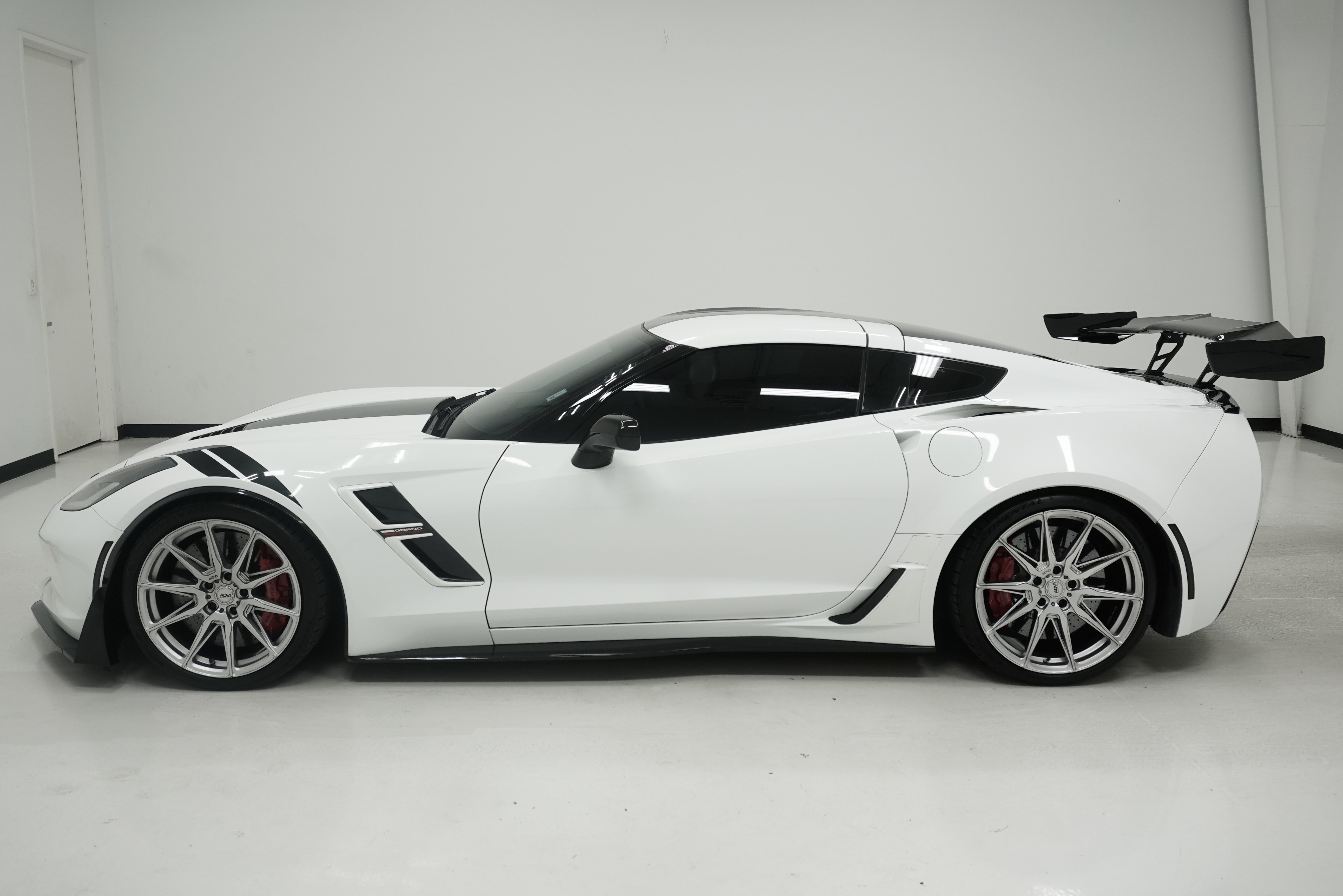 Used 2018 Chevrolet Corvette Grand Sport w/ Z07 Performance Package RWD image 7
