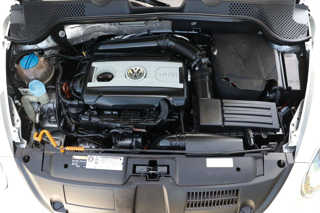 Used 2013 Volkswagen Beetle 2.0T FWD image 20