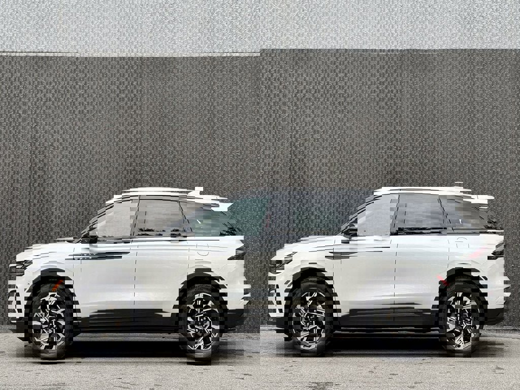 New 2025 Lincoln Nautilus Premier w/ Jet Appearance Package image 2