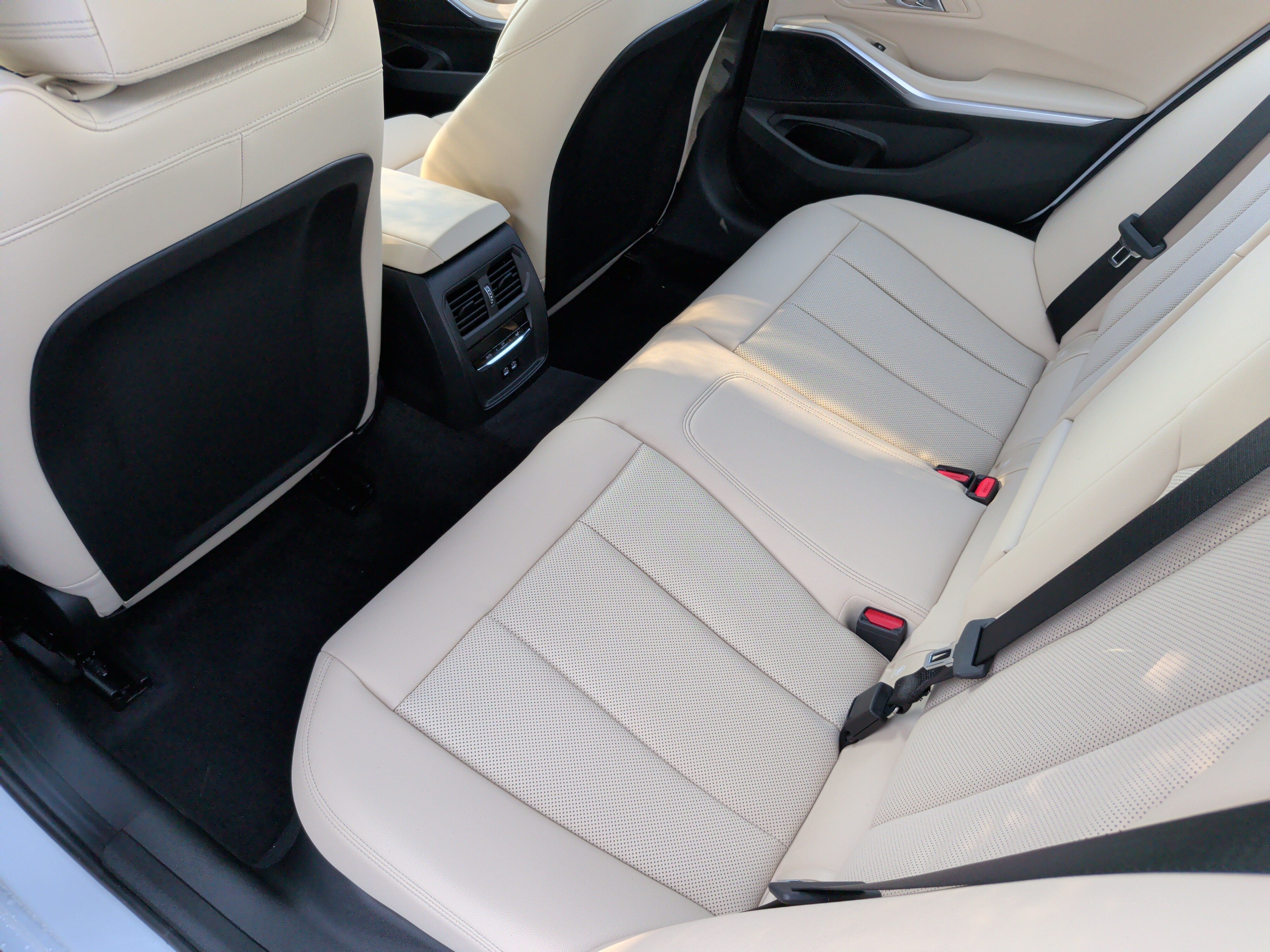Certified 2026 BMW 330i Sedan w/ Premium Package RWD image 33