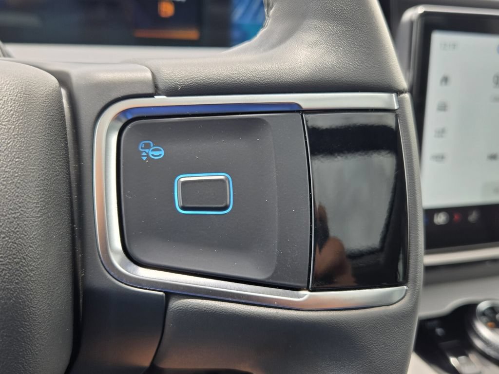 Used 2025 Ford Expedition Active AWD/4WD image 27