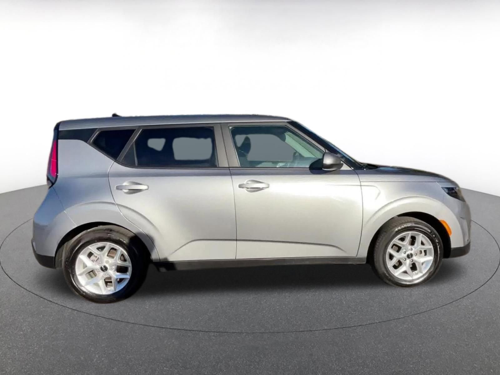 Used 2025 Kia Soul LX w/ LX Technology Package image 16