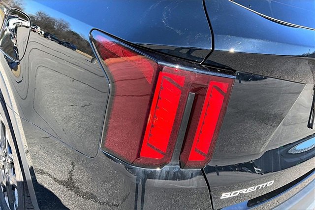 Used 2025 Kia Sorento S image 22