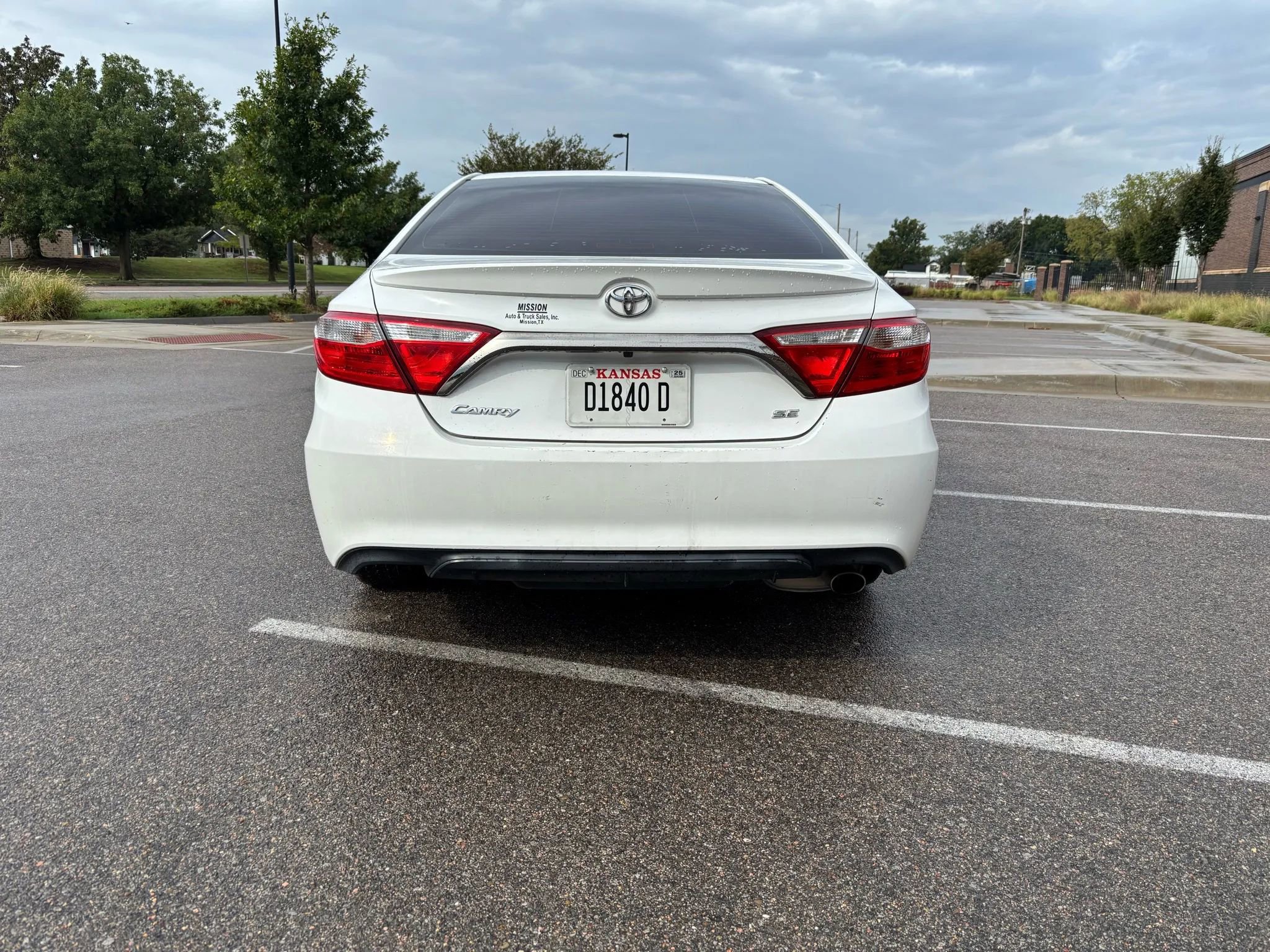 Used 2015 Toyota Camry SE image 6