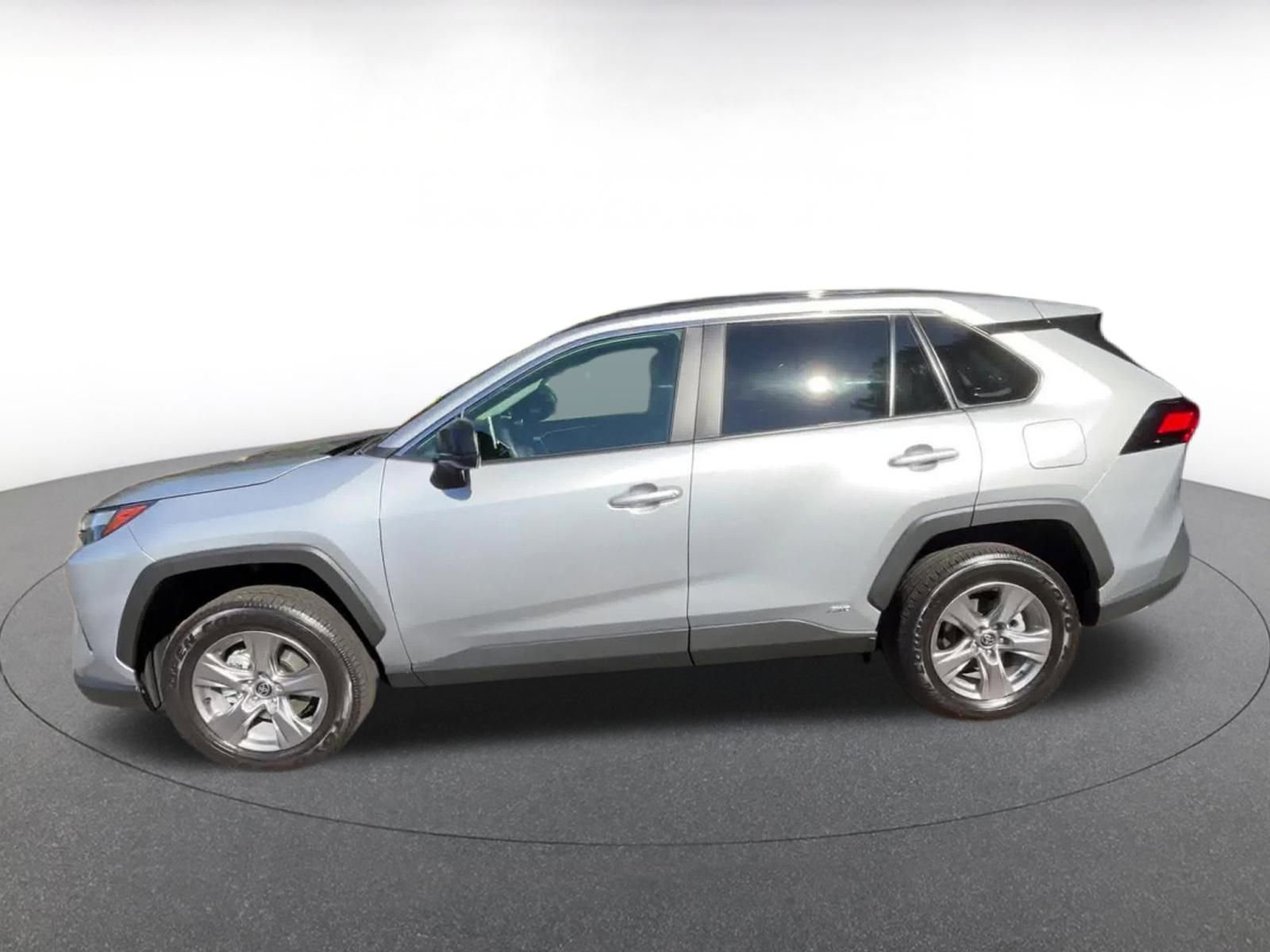 Used 2025 Toyota RAV4 LE image 9