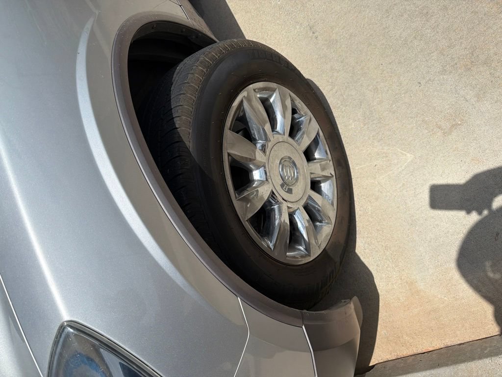 Used 2012 Buick Enclave Premium FWD image 2
