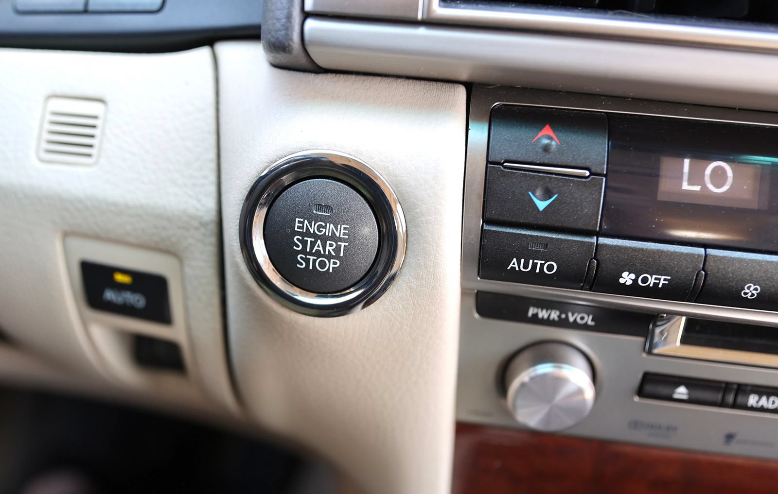 Used 2013 Lexus LS 460 AWD w/ Comfort Pkg image 30