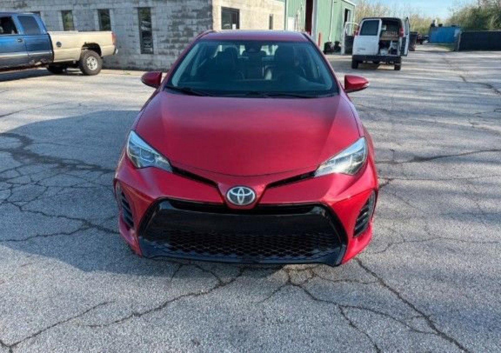 Used 2017 Toyota Corolla SE FWD image 2