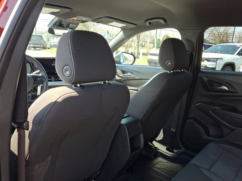 Used 2025 Chevrolet Trax RS image 21