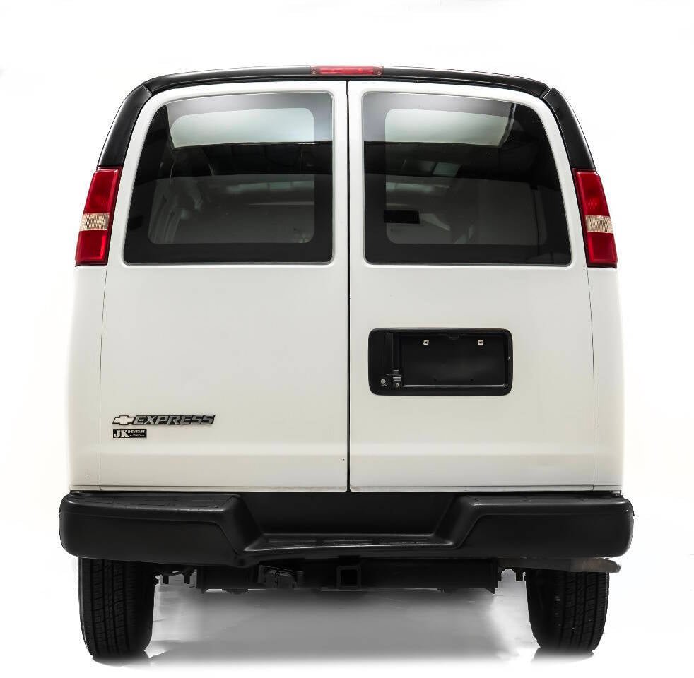 Used 2017 Chevrolet Express 2500 Extended RWD image 8