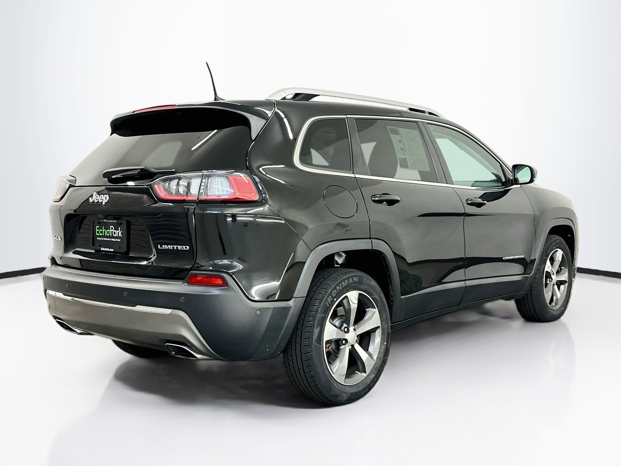 Used 2019 Jeep Cherokee Limited w/ Technology Group AWD/4WD image 9