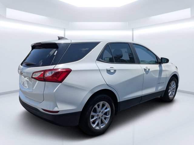 Used 2021 Chevrolet Equinox LS w/ LS Convenience Package FWD image 3