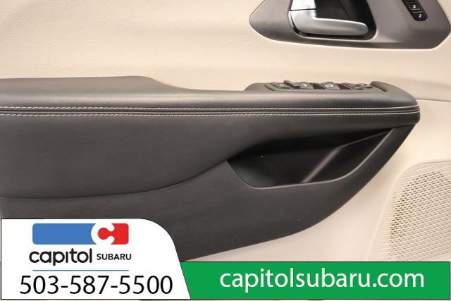 Used 2023 Chrysler Pacifica Touring-L image 11