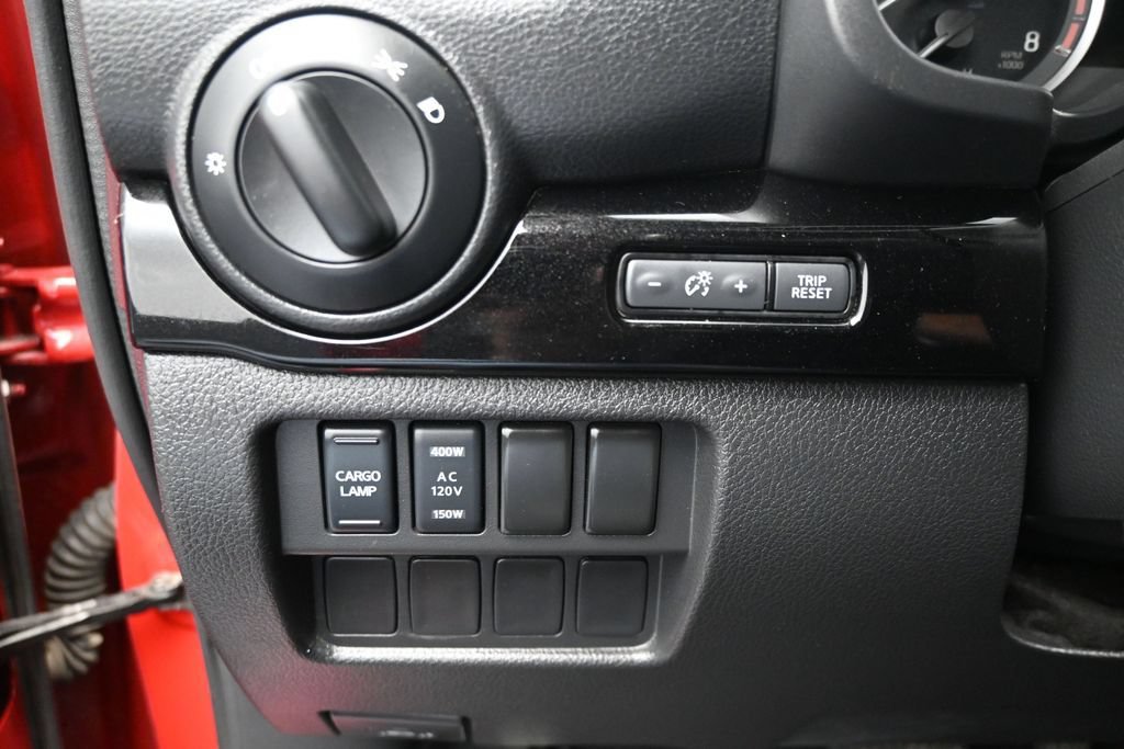 Used 2024 Nissan Titan SV w/ SV Convenience Package AWD/4WD image 16