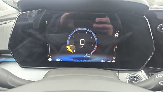 Used 2025 Chevrolet Trax LT w/ LT Convenience Package image 13