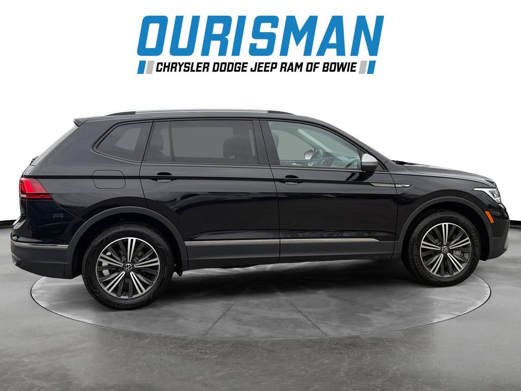 Used 2024 Volkswagen Tiguan Wolfsburg Edition image 7