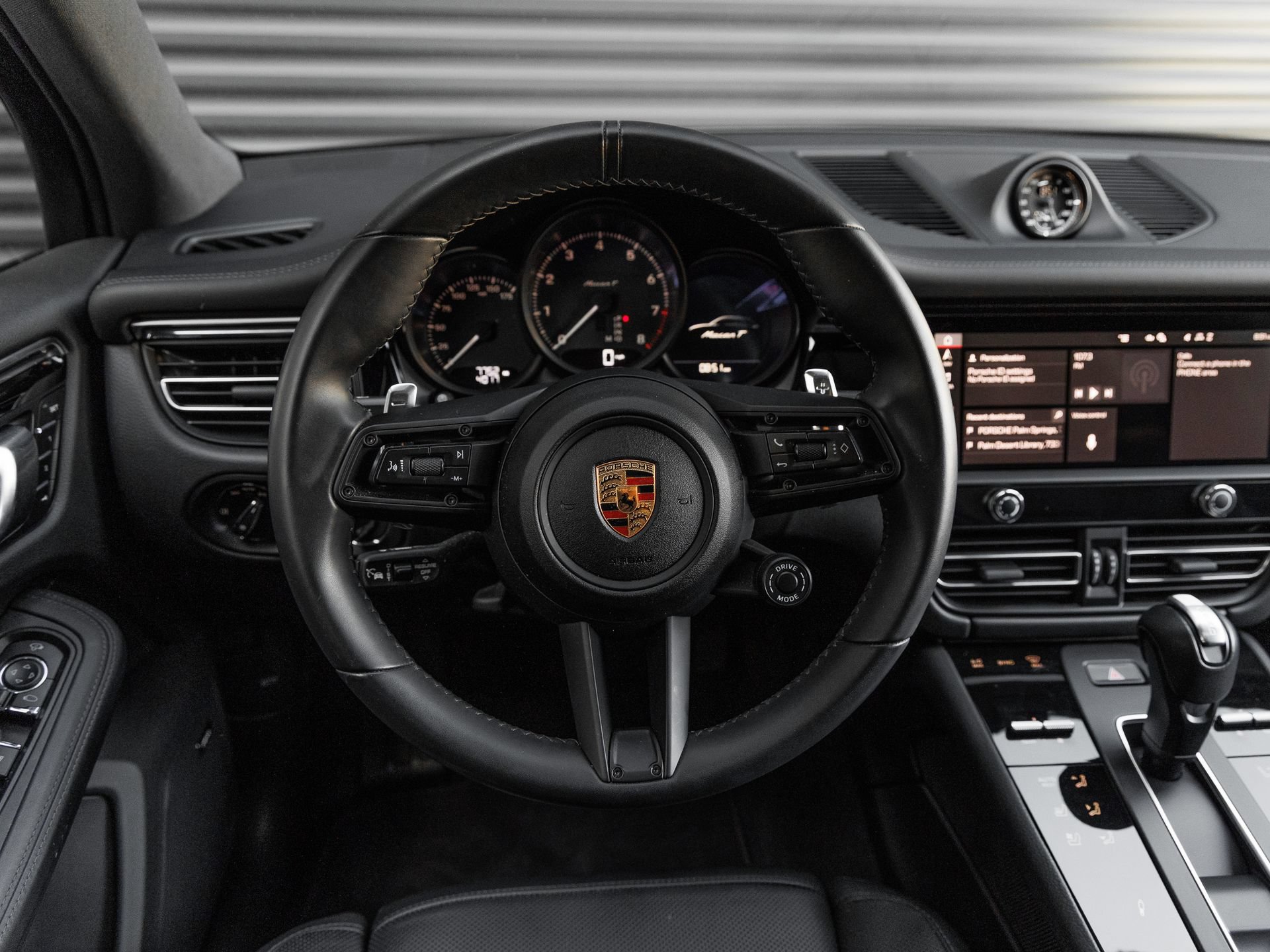 Certified 2025 Porsche Macan Turbo AWD/4WD image 18