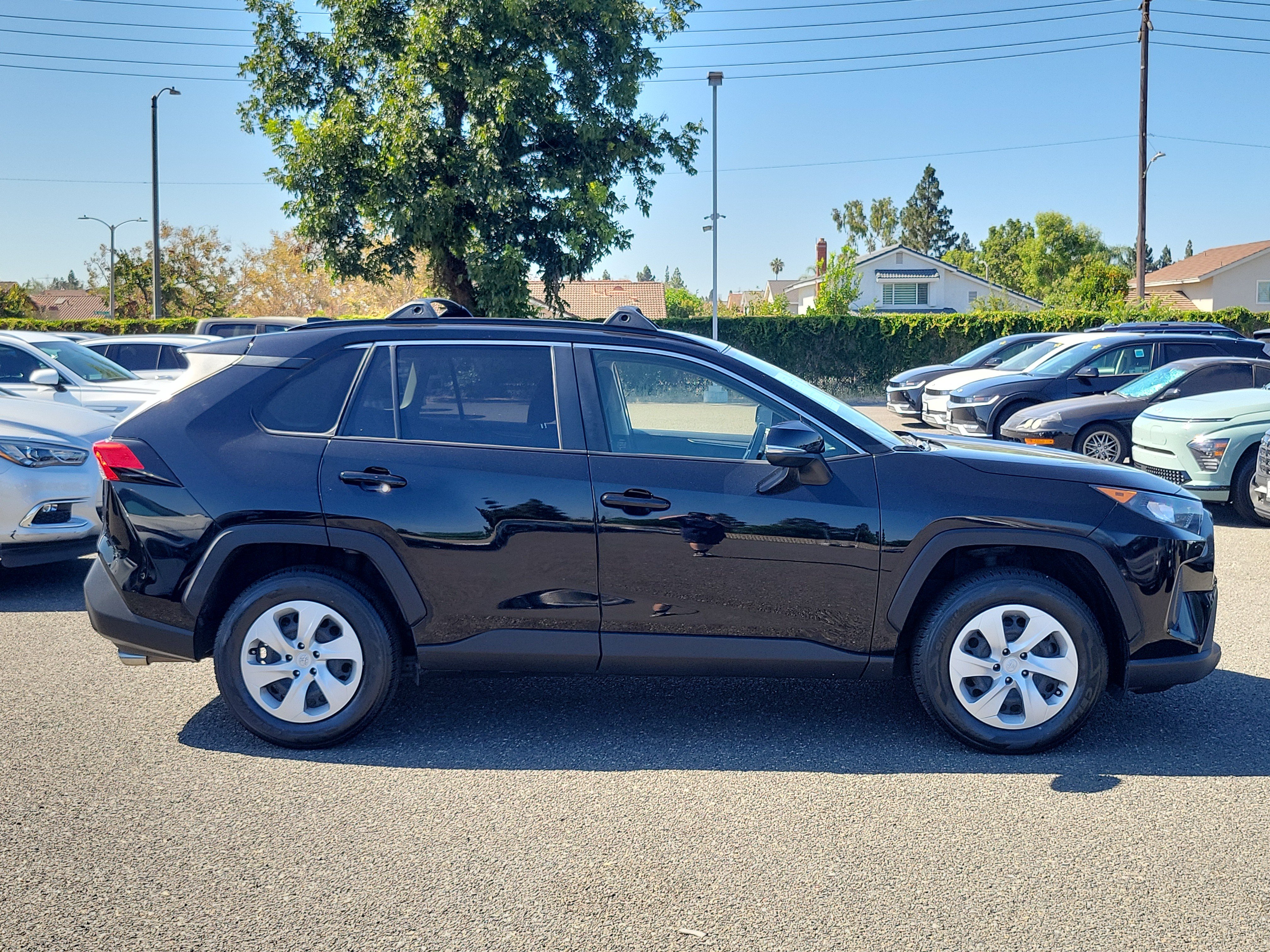 Used 2019 Toyota RAV4 LE w/ Carpet Mat Package FWD image 5