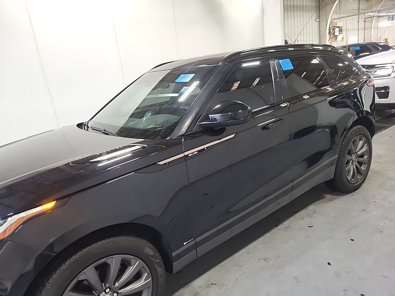 Used 2018 Land Rover Range Rover Velar R-Dynamic SE AWD/4WD image 3