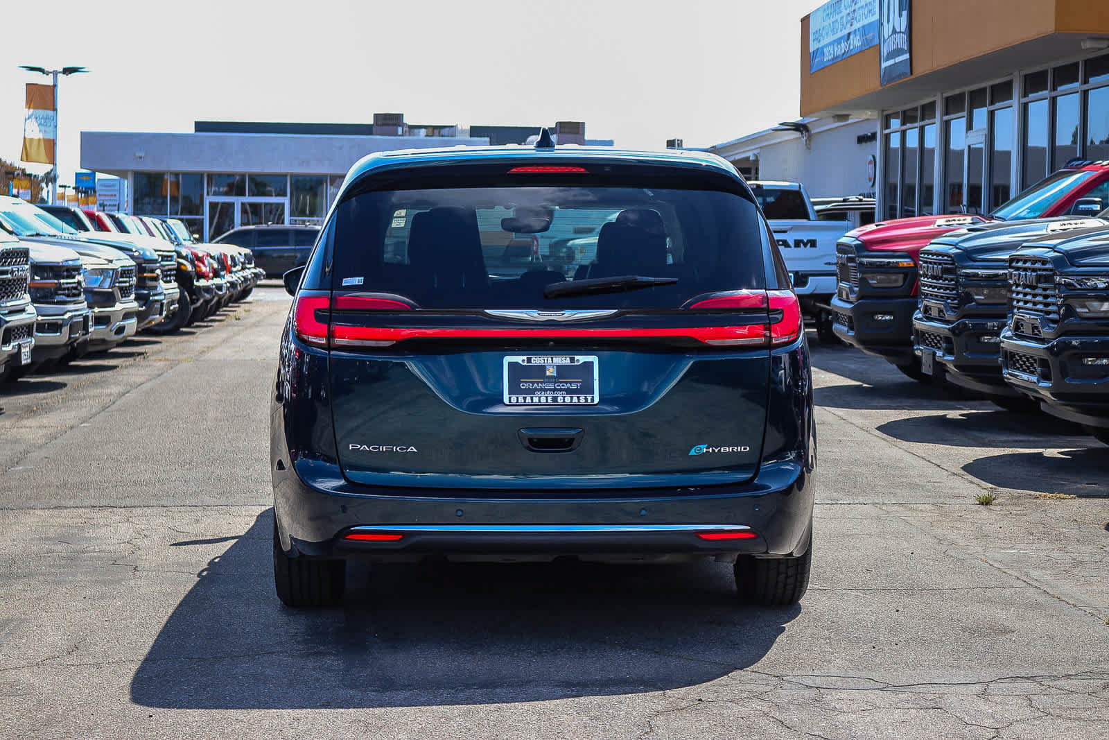 Used 2023 Chrysler Pacifica Limited FWD image 5