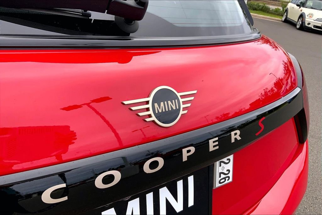 Certified 2025 MINI Cooper S FWD image 33