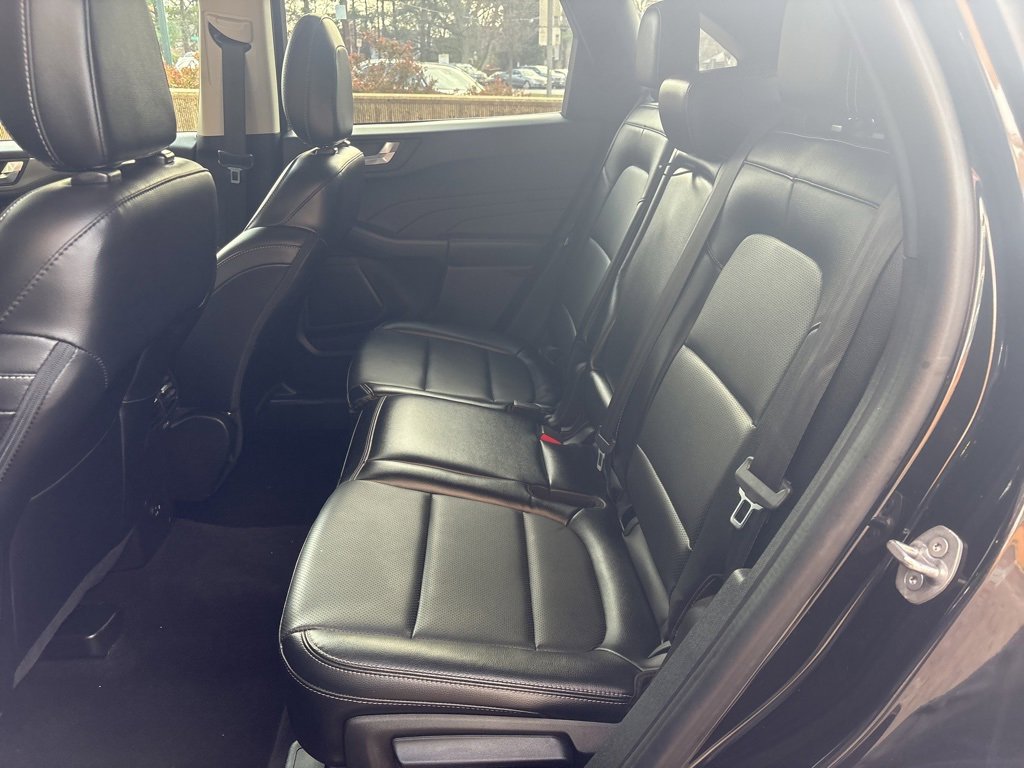 Used 2022 Ford Escape Titanium w/ Class II Trailer Tow Package image 9