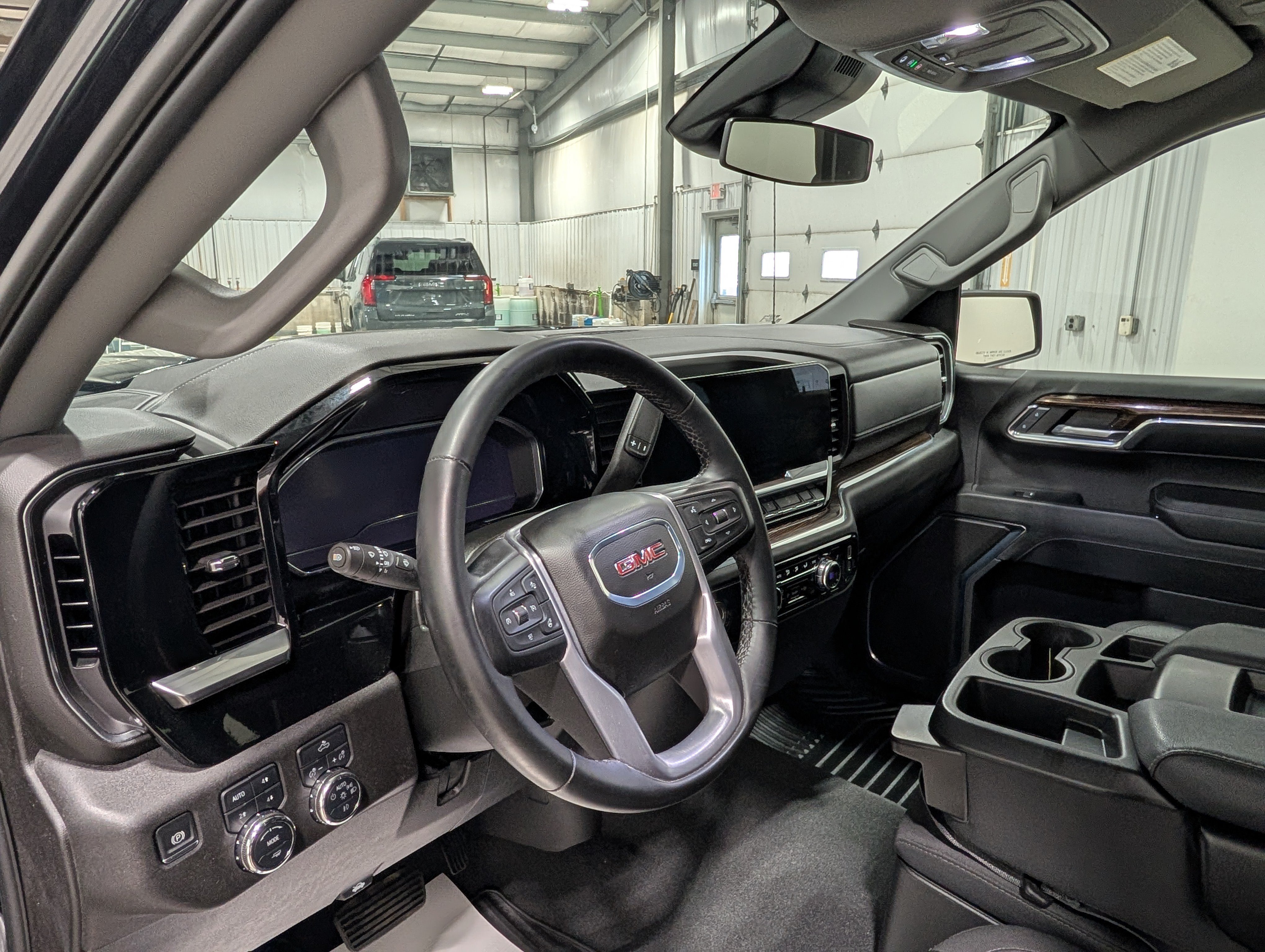 Used 2024 GMC Sierra 1500 Elevation w/ X31 Off-Road Package AWD/4WD image 17