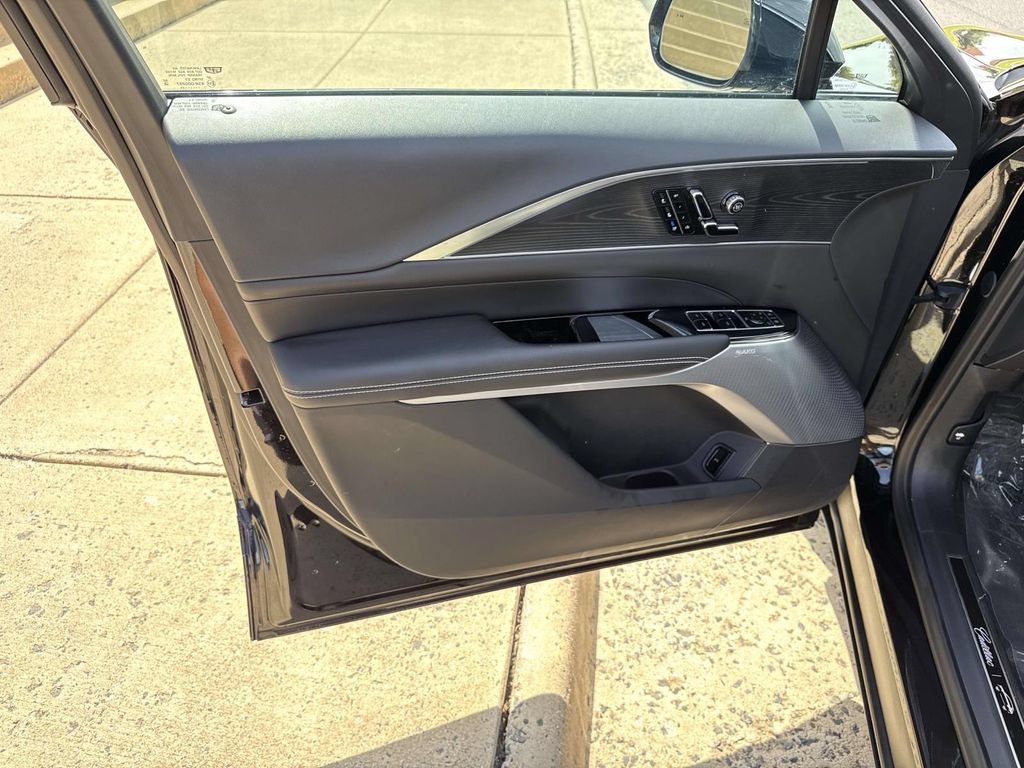 Used 2025 Cadillac Lyriq Luxury w/ LPO, Floor Liner Package AWD/4WD image 29