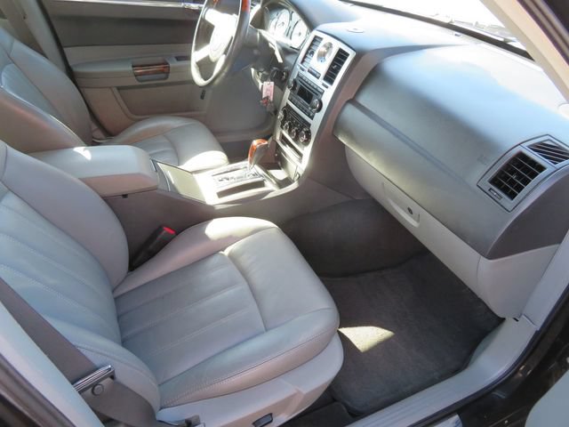Used 2005 Chrysler 300 C RWD image 14