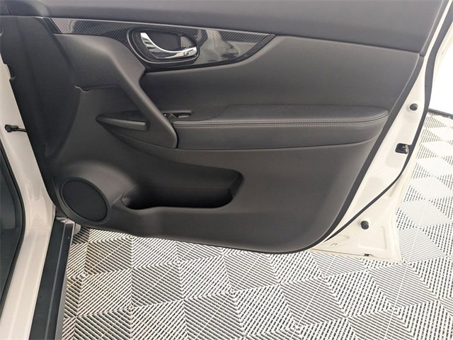 Used 2018 Nissan Rogue SL w/ Premium Package image 35