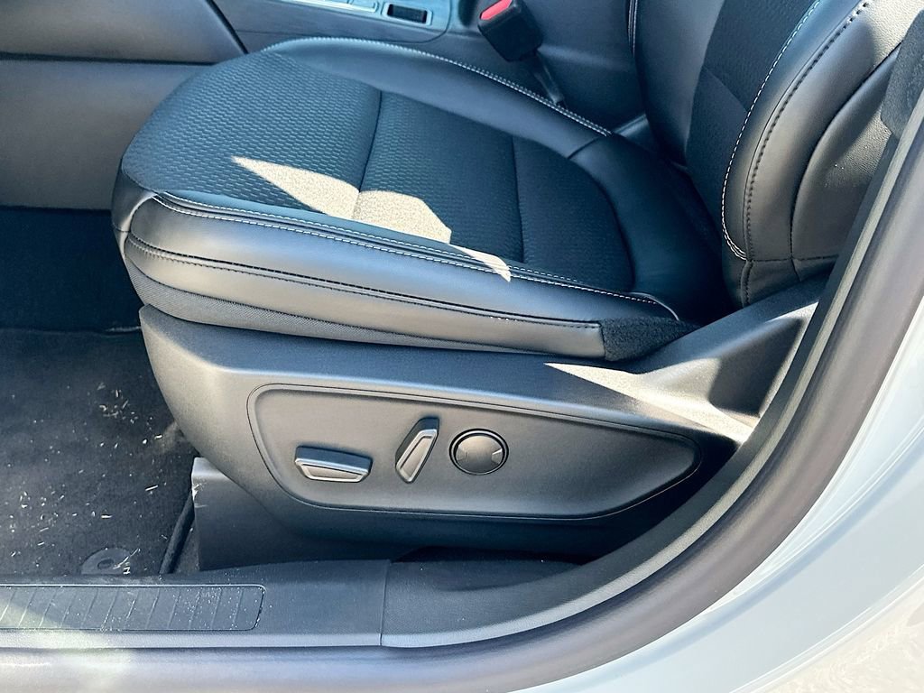New 2025 Ford Escape SE w/ Class II Trailer Tow Package image 9