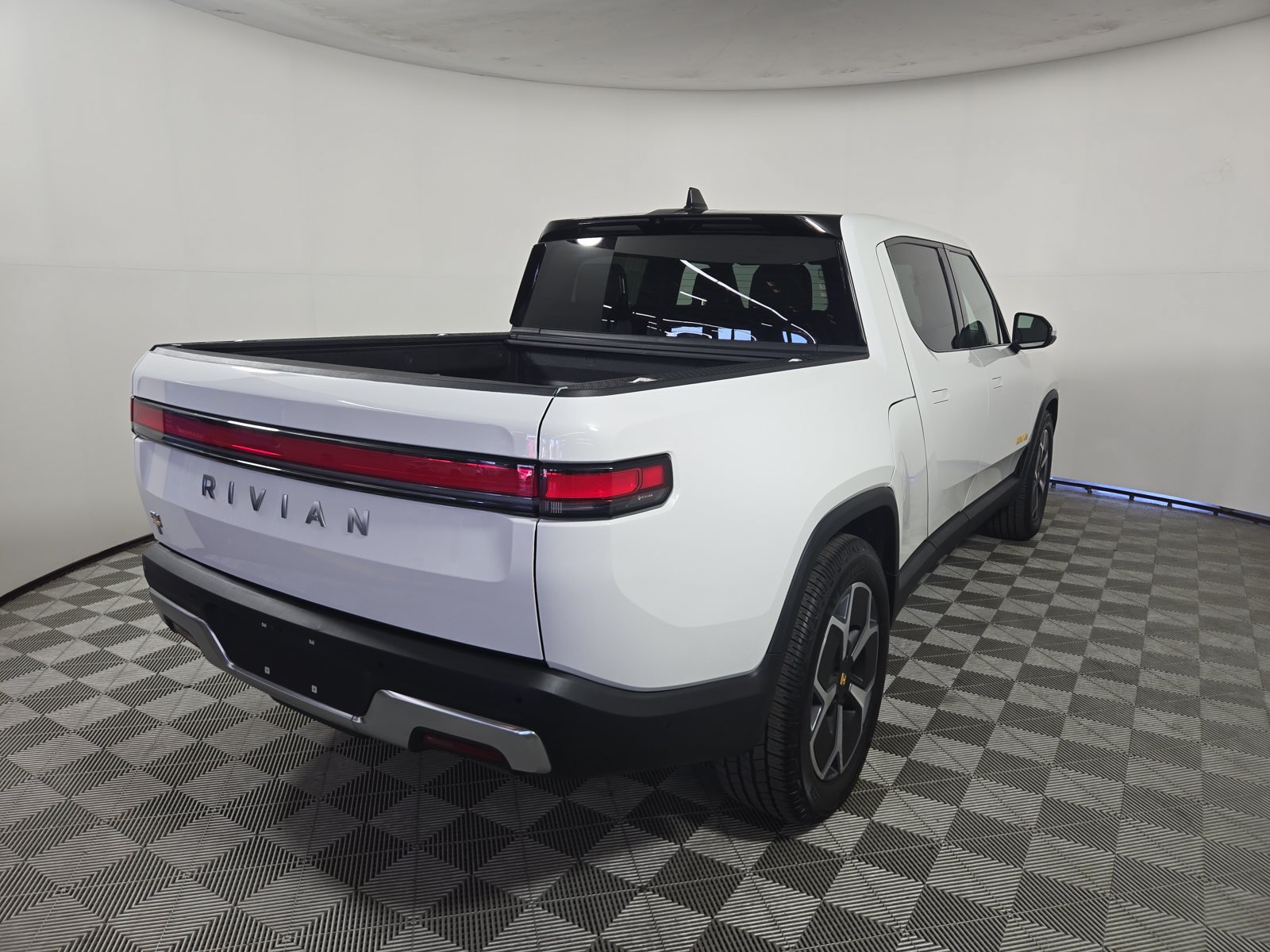 Used 2022 Rivian R1T Adventure AWD/4WD image 5
