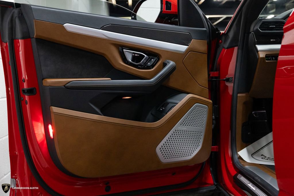 Used 2022 Lamborghini Urus image 19