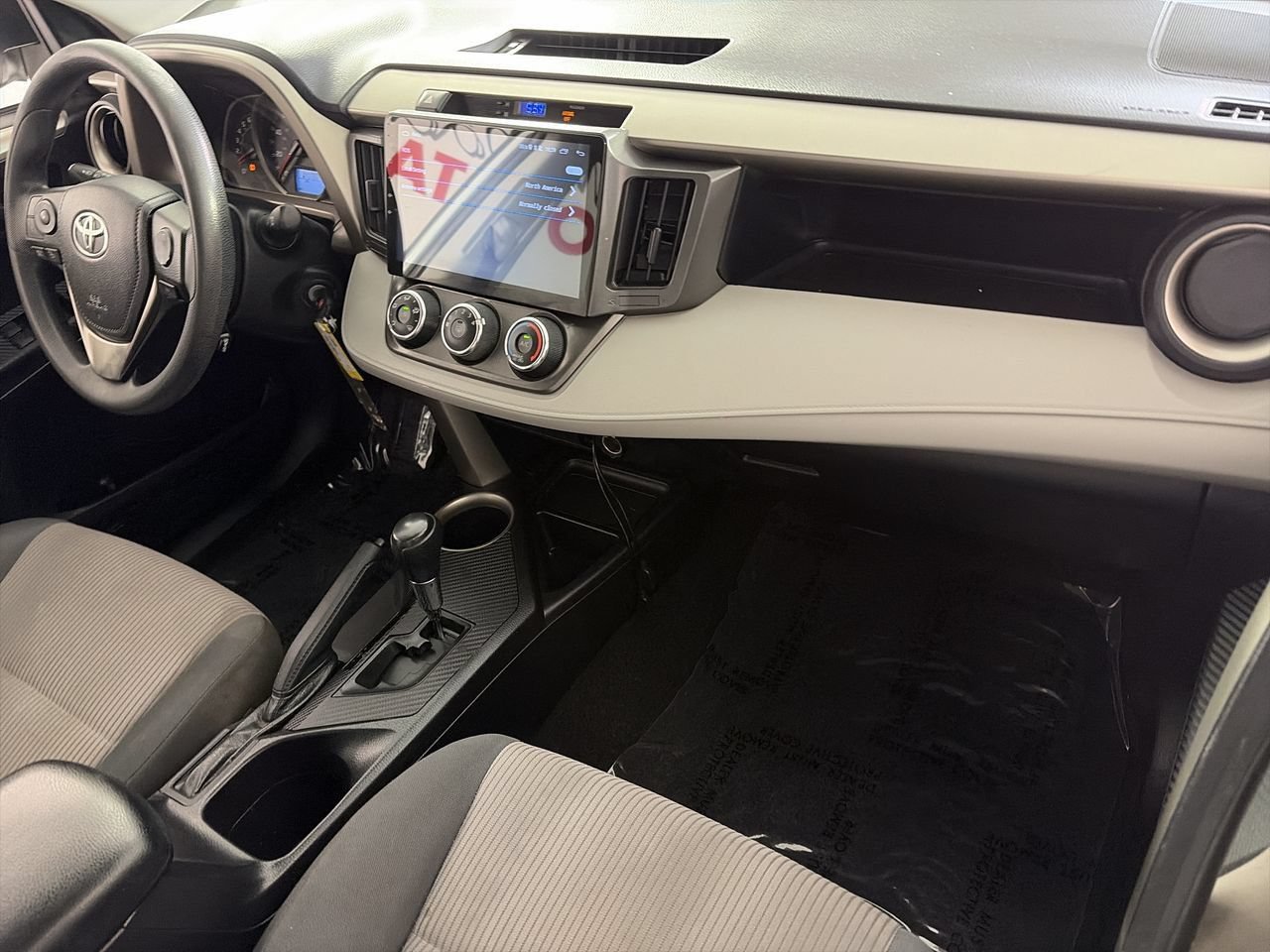 Used 2015 Toyota RAV4 LE FWD image 25
