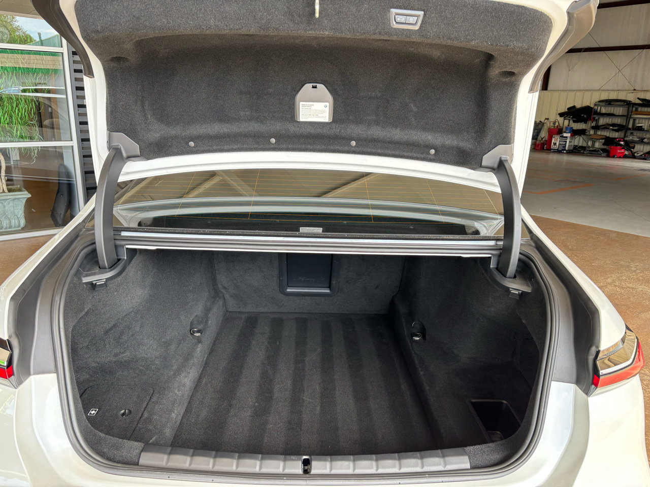 Used 2023 BMW 740i image 33