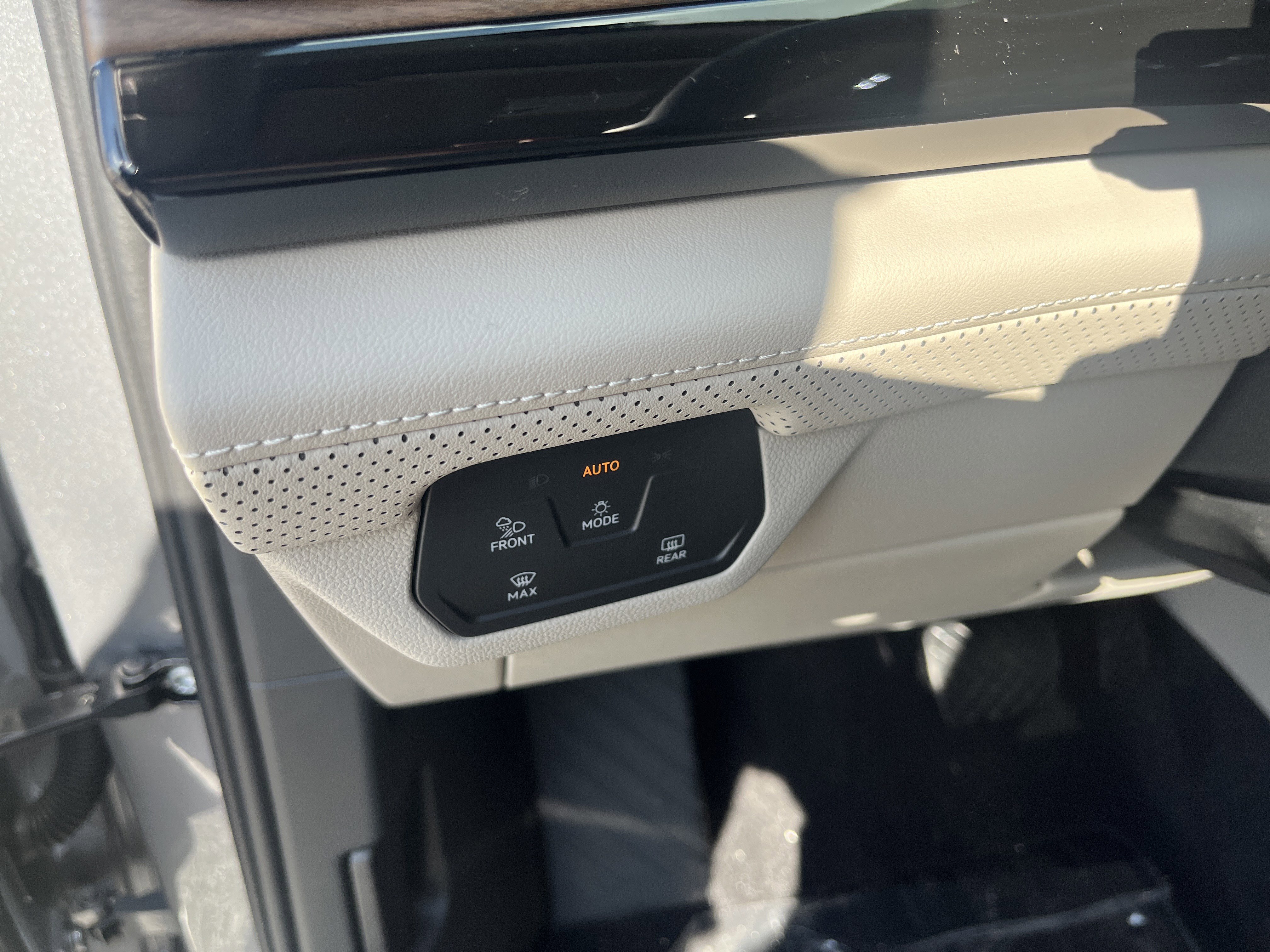 New 2026 Volkswagen Atlas SE image 28