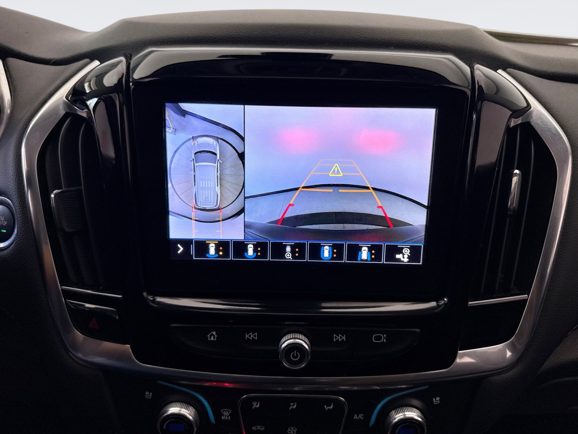 Used 2021 Chevrolet Traverse Premier AWD/4WD image 15