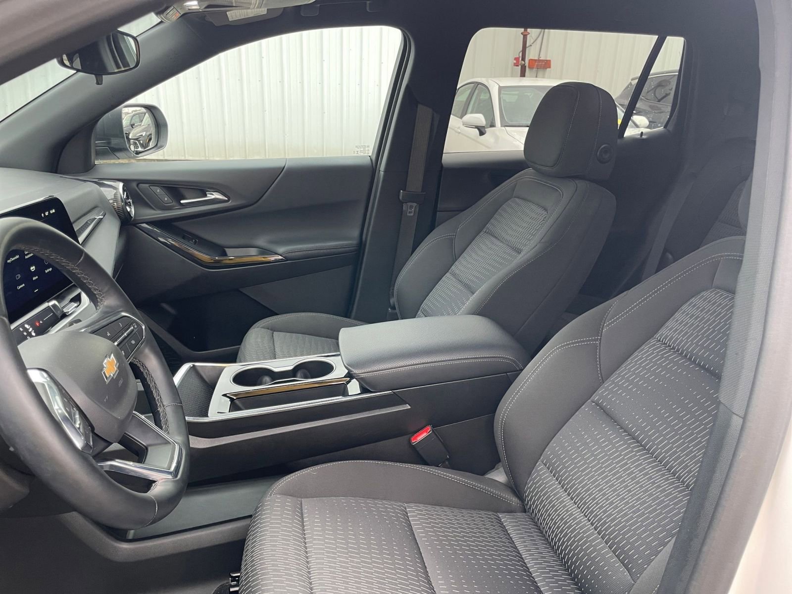 Used 2025 Chevrolet Equinox LT image 35